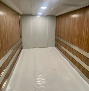 Tavarahissi modernisoinin jälkeen Tavarahissi modernisoinin jälkeen