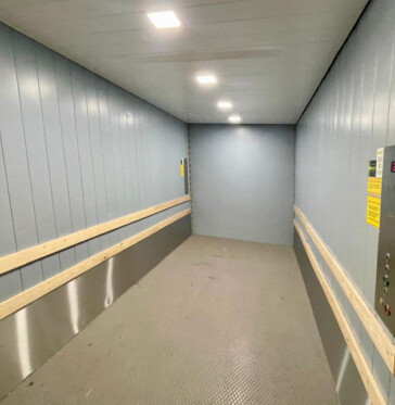 Onelift modernisoi Koneen vanhan-tavarahissin Onelift modernisoi Koneen vanhan-tavarahissin